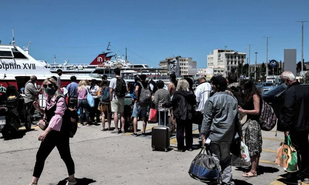 Καλοκαιρινές διακοπές – Αυξημένη η κίνηση στα λιμάνια (βίντεο)